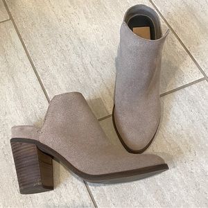 Dolce vita mule. Grey. Suede.